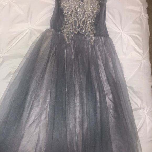 Prom dress - Picture 2 of 8